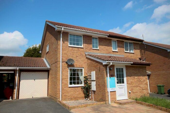 2 Bedroom House To Rent In Valley Road, Newhaven, East Sussex, BN9