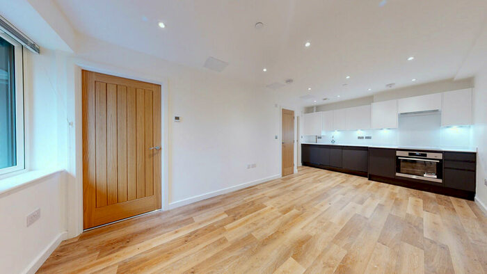 1 Bedroom Ground Flat To Rent In Chertsey Road, Woking, GU21