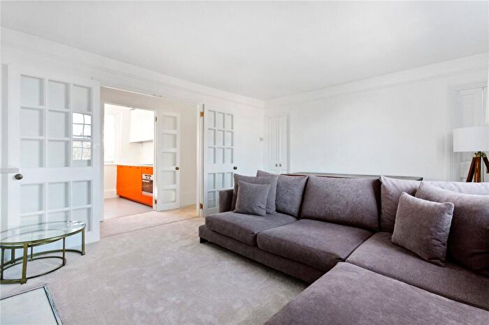 2 Bedroom Apartment To Rent In Canonbury Square, London, N1
