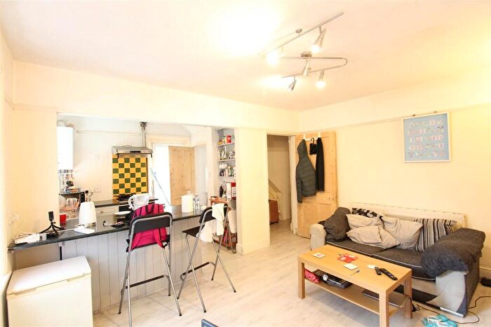 1 Bedroom Flat To Rent In High Road, SO16