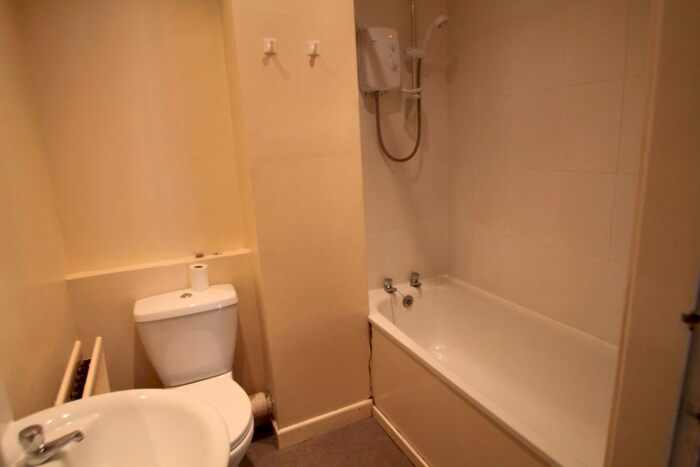 2 Bedroom Flat To Rent In Strathmartine Road, Dundee, DD3