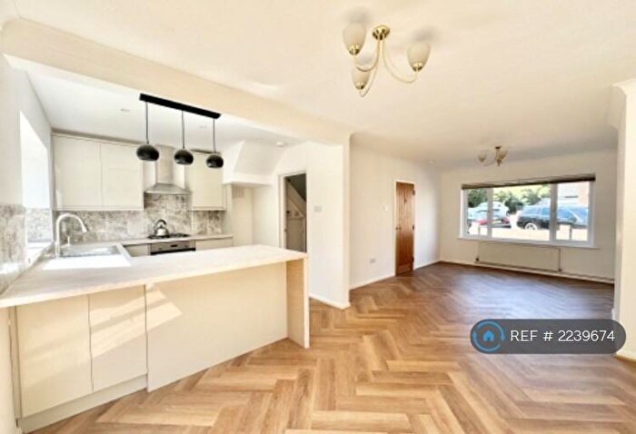 4 Bedroom Semi-Detached House To Rent In Victoria Road, Broadstairs, CT10