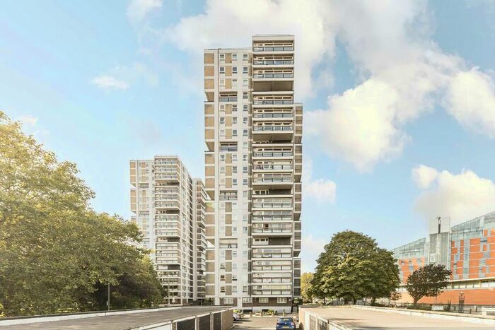 2 Bedroom Flat To Rent In Battersea Church Road, London, SW11