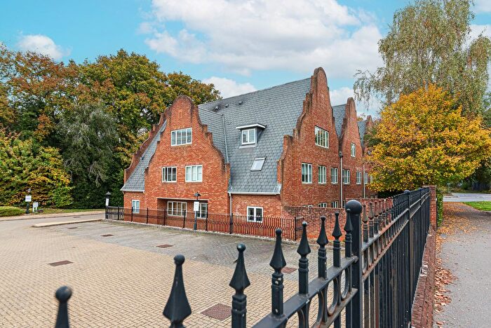 1 Bedroom Flat For Sale In Paddock House, Burleigh Road, Ascot, Berks, SL5