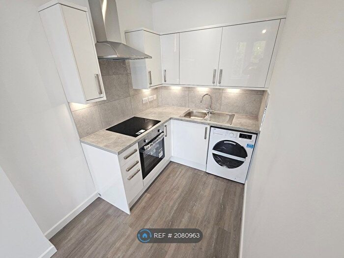 2 Bedroom Flat To Rent In Tollcross Road, Glasgow, G31