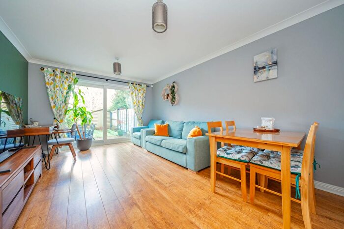 3 Bedroom Terraced House For Sale In Clydesdale Close, Isleworth, TW7