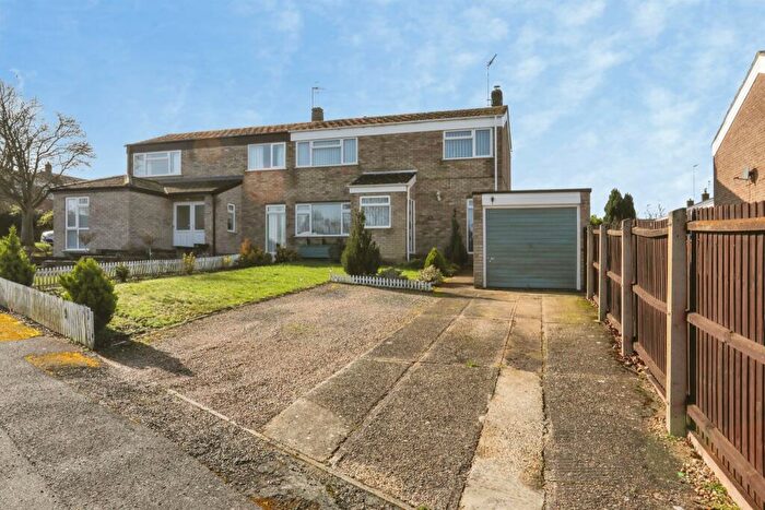 3 Bedroom Semi Detached House For Sale In Sherborne Road, Bury St. Edmunds, IP33