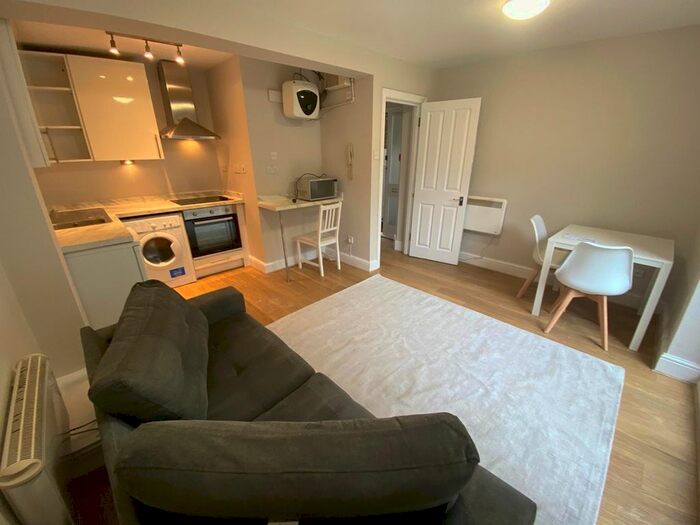 1 Bedroom Flat To Rent In Ravenscourt Road, Ravenscourt Park, London, W6