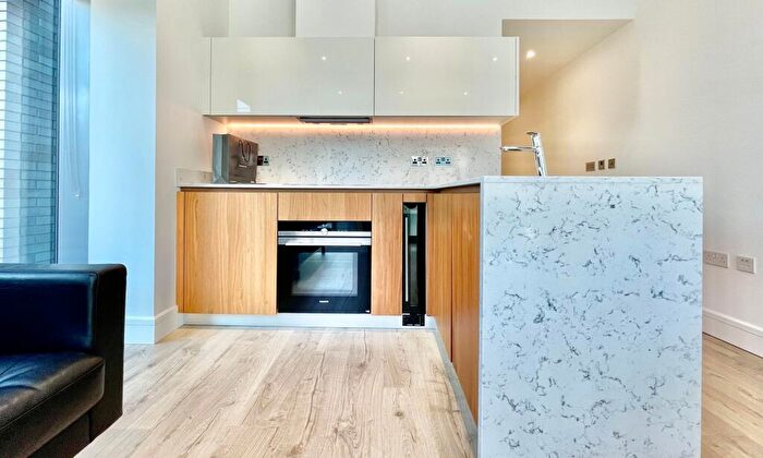 Apartment To Rent In Stable Walk, Perilla House, E1