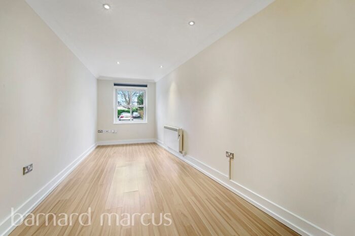 1 Bedroom Flat To Rent In High Street, Hampton, TW12