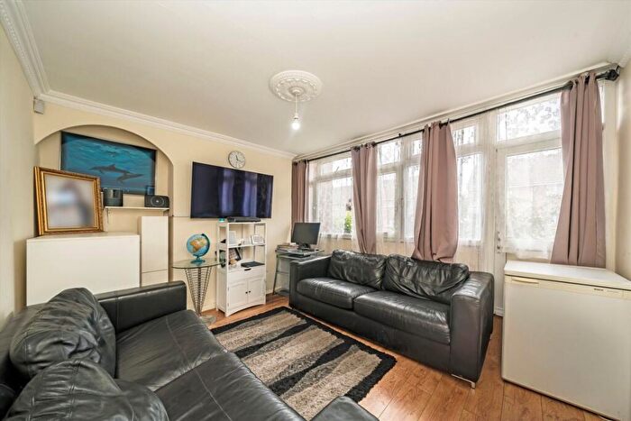 2 Bedroom Maisonette For Sale In Glengall Road, Peckham, SE15