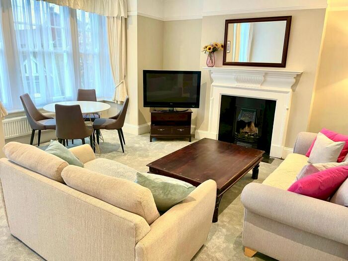 2 Bedroom Flat To Rent In Pierremont Avenue, Broadstairs, CT10