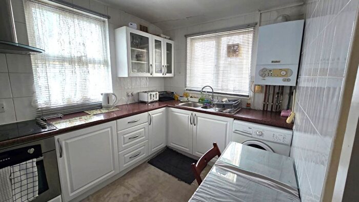 2 Bedroom Flat To Rent In Church Road, London, NW4