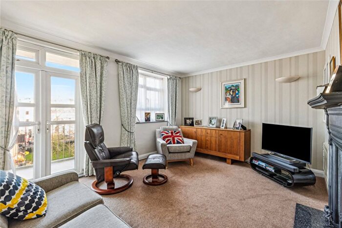 2 Bedroom Flat For Sale In Longlands Court, Westbourne Grove, London, W11