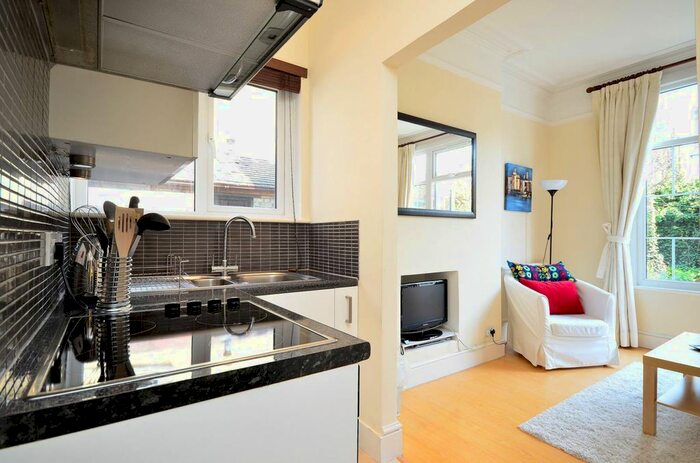 1 Bedroom Flat To Rent In Foster Road, Chiswick, London, W4
