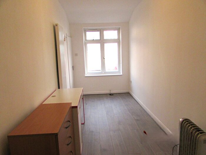 Studio To Rent In Sudbury Heights Avenue, Greenford, Middlesex, UB6