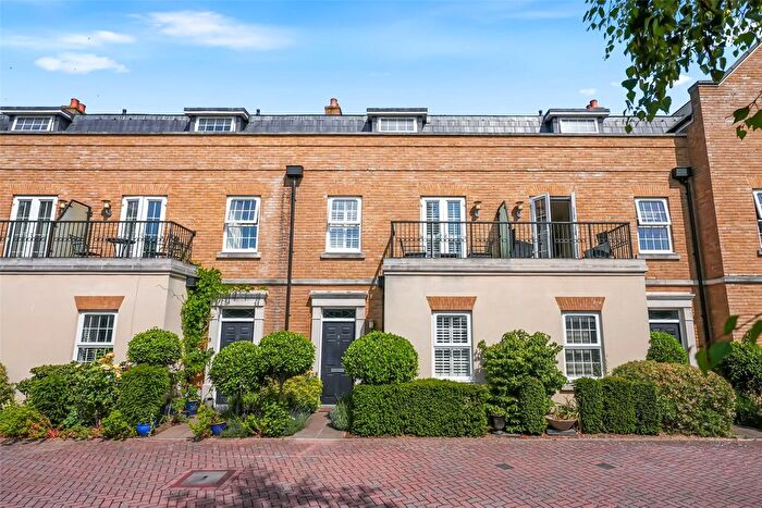4 Bedroom Terraced House For Sale In Lendy Place, Lower Sunbury, TW16