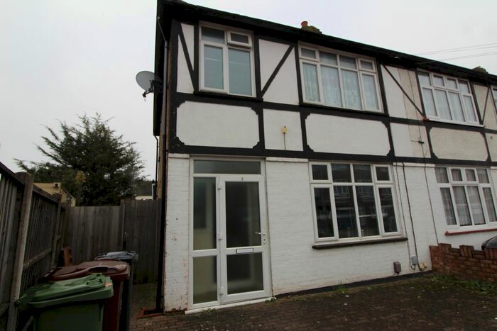 Studio To Rent In Victoria Road, Dagenham, RM10