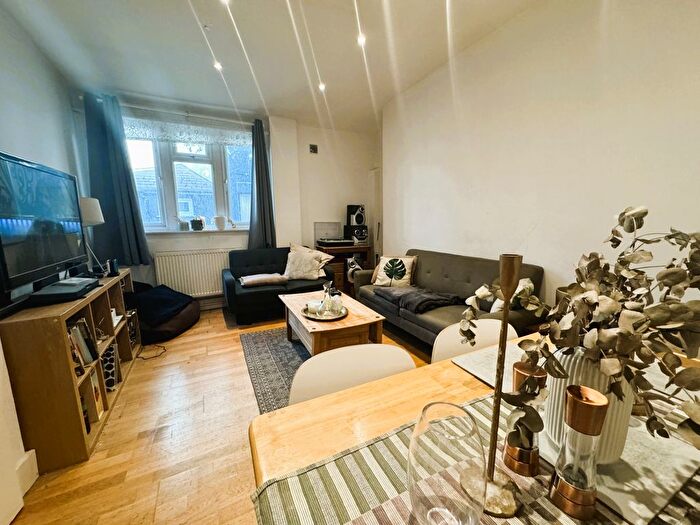 3 Bedroom Terraced House To Rent In Station Avenue, London, SW9