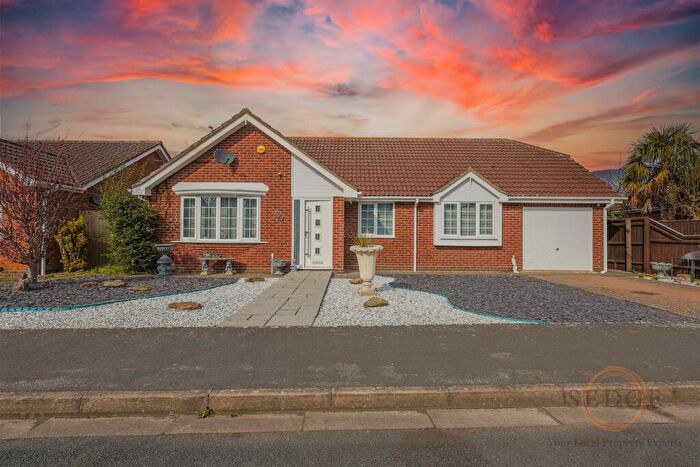 3 Bedroom Detached Bungalow For Sale In The Tilney, Whaplode, PE12