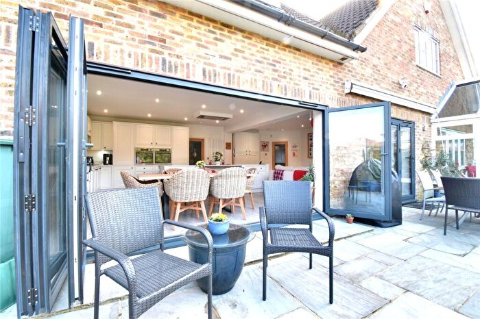 4 Bedroom Detached House For Sale In Bucknalls Drive, Bricket Wood, St. Albans, Hertfordshire, AL2