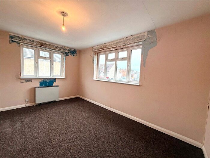 2 Bedroom Flat For Sale In Parchmore Road, Thornton Heath, Surrey, CR7