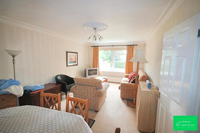 2 Bedroom Flat For Sale In Pamela Court, Moss Hall Grove, London, N12
