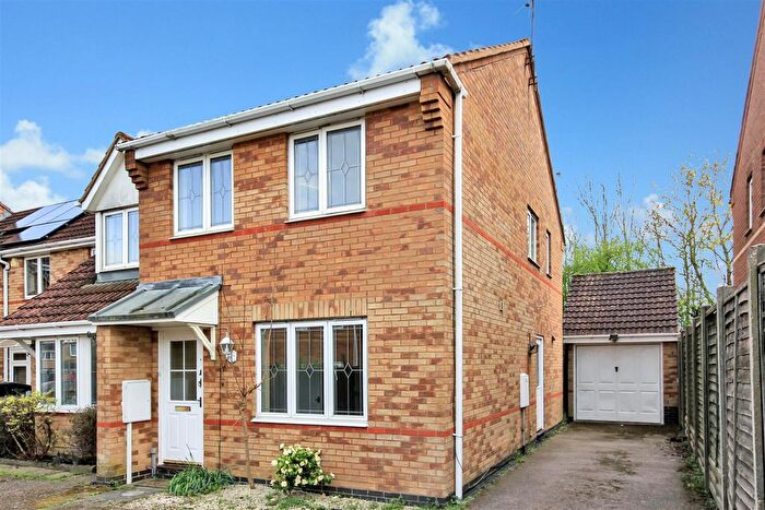 3 Bedroom Semi Detached House For Sale In Pershore Close, Wellingborough, NN8