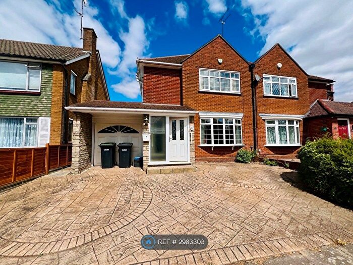 3 Bedroom Semi-Detached House To Rent In Hemingford Drive, Luton, LU2
