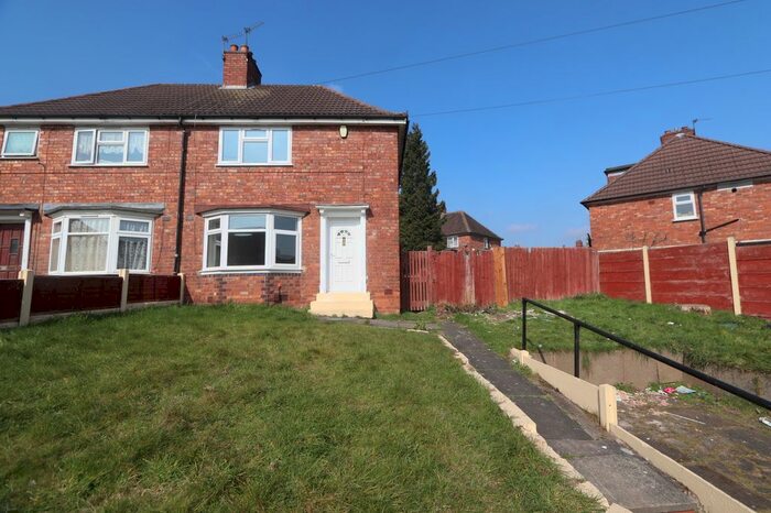 3 Bedroom Semi-Detached House To Rent In Carisbrooke Road, Wednesbury, WS10