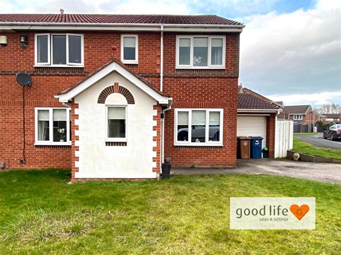 4 Bedroom Semi Detached House For Sale In Aylesbury Drive, The Downs, Sunderland, SR3