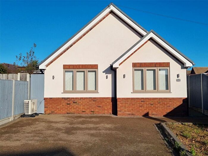 2 Bedroom Bungalow For Sale In Heycroft Road, Hockley, Essex, SS5