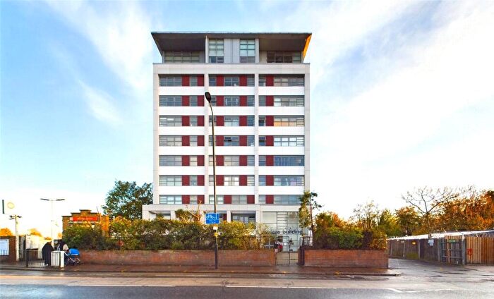 1 Bedroom Flat To Rent In Romford Road, Forest Gate, E7