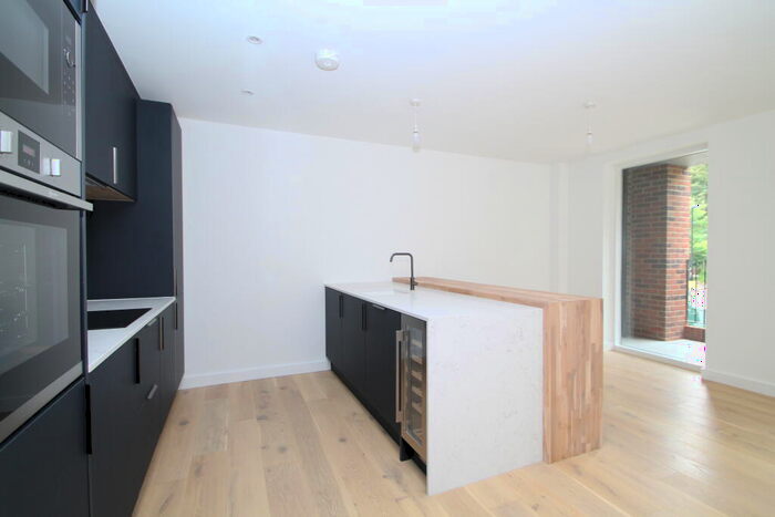 3 Bedroom Flat To Rent In Sycamores, Kenley Lane, CR8