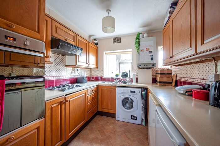 2 Bedroom Flat To Rent In Broomfield Road, Kew, Richmond, TW9