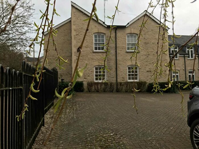2 Bedroom Flat To Rent In Woodford Mill, Witney, OX28