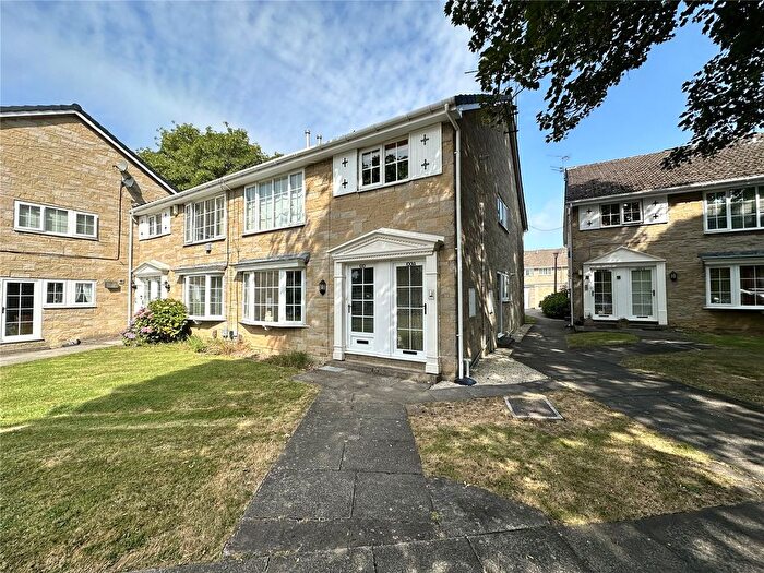 2 Bedroom Flat To Rent In Scott Hall Road, Leeds, West Yorkshire, LS17