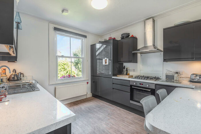 2 Bedroom Maisonette To Rent In Cherry Orchard Road, Bromley, BR2