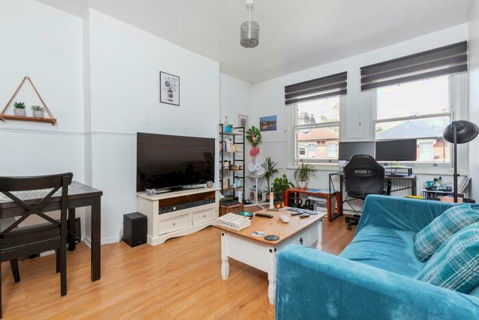 1 Bedroom Flat To Rent In Penford Street, SE5