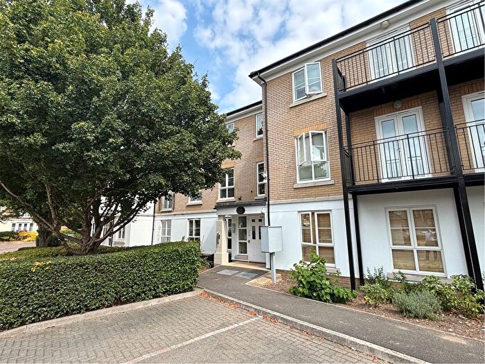1 Bedroom Flat For Sale In Knaphill, Woking, Surrey, GU21
