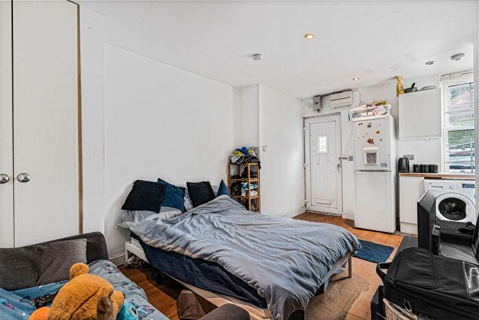 Studio For Sale In Framlingham Crescent, London, SE9