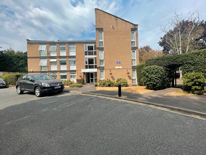 1 Bedroom Flat To Rent In Lingfield Close, Bush Hill Park, EN1