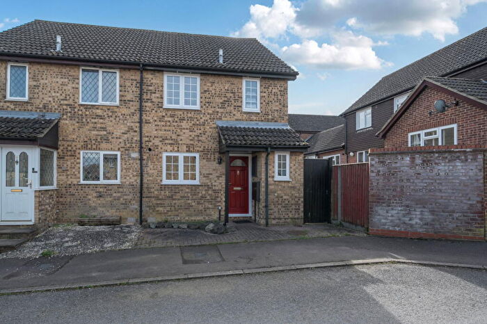 3 Bedroom Semi Detached House For Sale In Paterson Close, Basingstoke, RG22