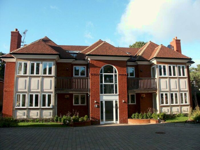 2 Bedroom Flat To Rent In Chaddesley Pines, Sandbanks, Poole, BH13