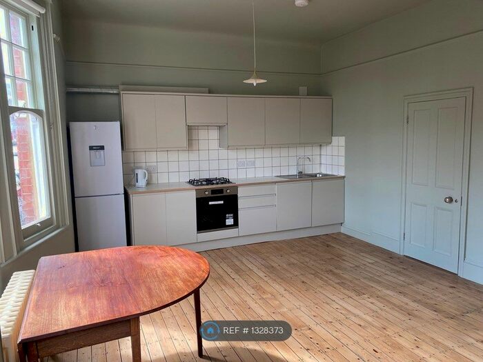 3 Bedroom Flat To Rent In Sydenham, London, SE26