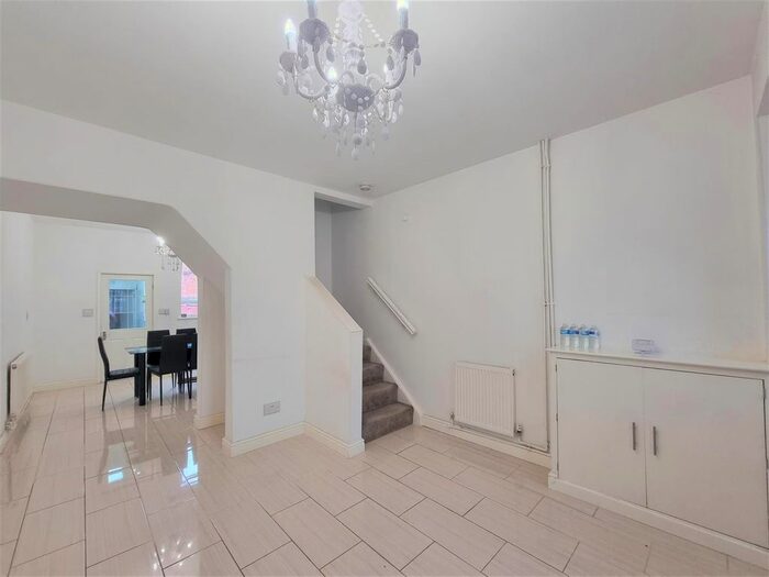 4 Bedroom End Of Terrace House To Rent In Melton Road, Belgrave, Leicester, LE4