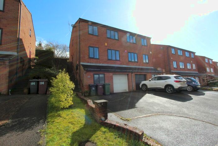 3 Bedroom Semi-Detached House To Rent In Holmley Lane, Dronfield, S18