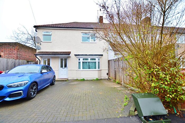 3 Bedroom Maisonette To Rent In Court Crescent, Slough, SL1