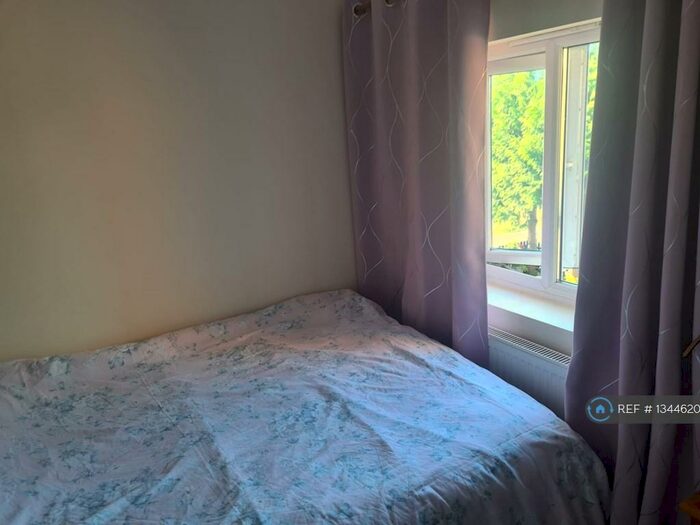 1 Bedroom Flat To Rent In High Street, London Colney, St. Albans, AL2