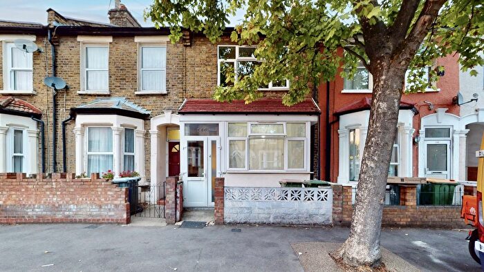 3 Bedroom Terraced House For Sale In Corporation Street, London, E15